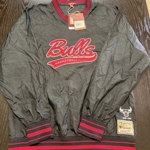Chicago Bulls Women Mitchell&Nesski V-Neck Pullover Windbreaker